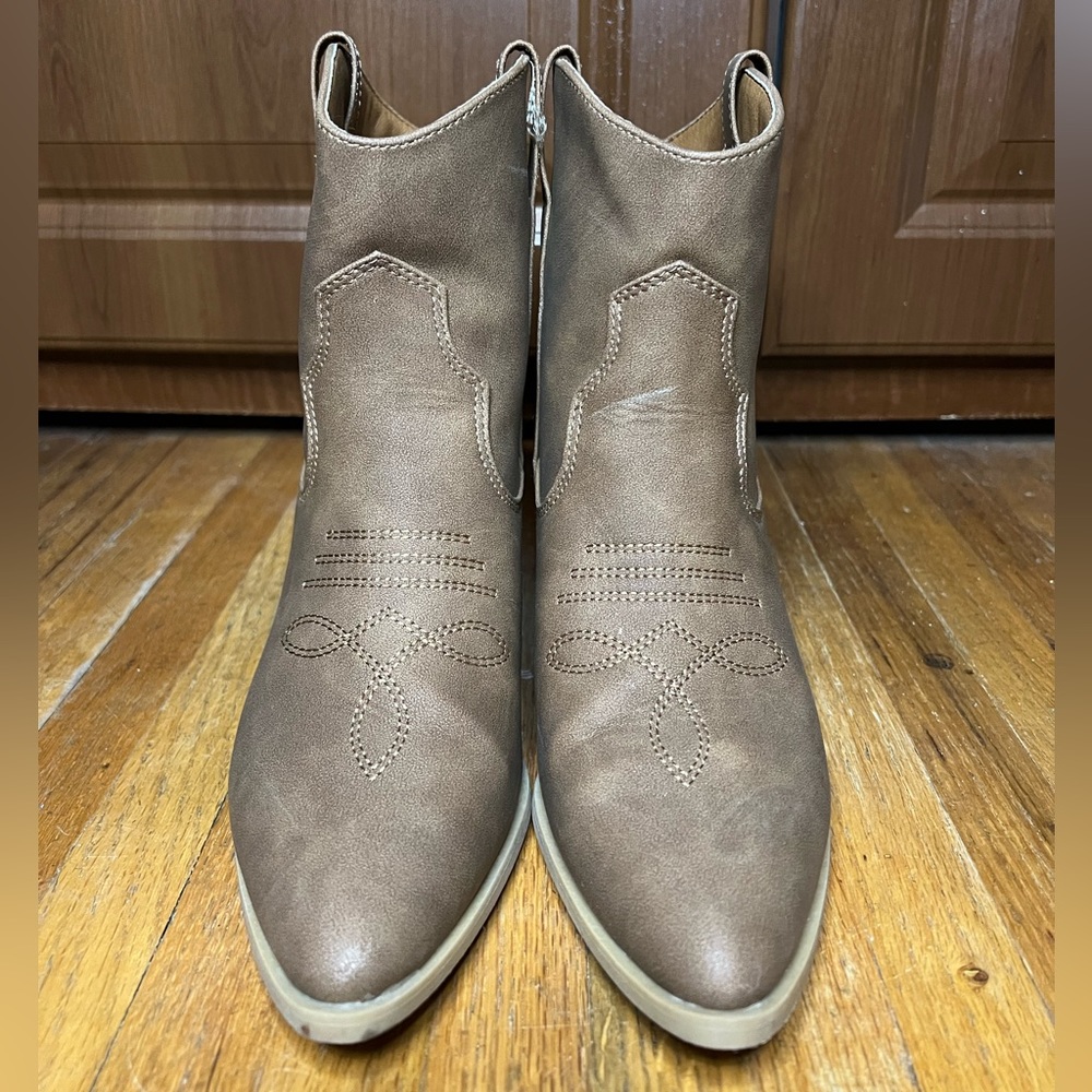 Rachel Zoe western style boots. Cowboy boots.